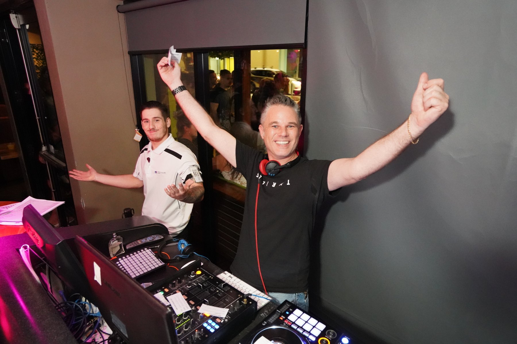 Benjamin Smith hosting Bar Choir at Discovery Nightclub.